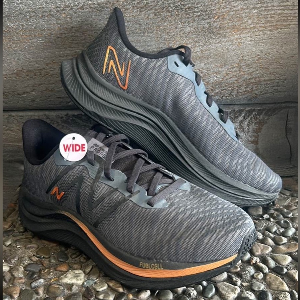 🌿NWT New Balance Women’s FuelCell Propel V4 Graphite Copper Metallic